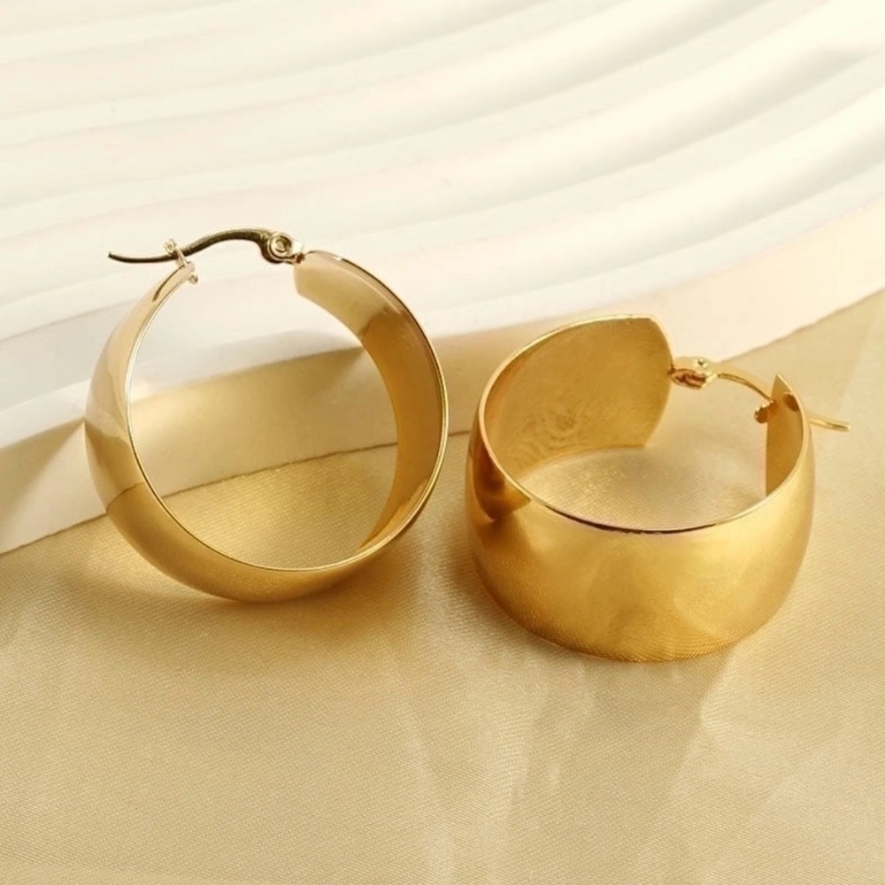 Exaggerated French Style Rounded 18K Gold Plated Earrings - Picture 3 of 5